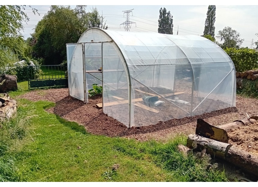 serre de jardin en largeur et longueur de 4 mètres