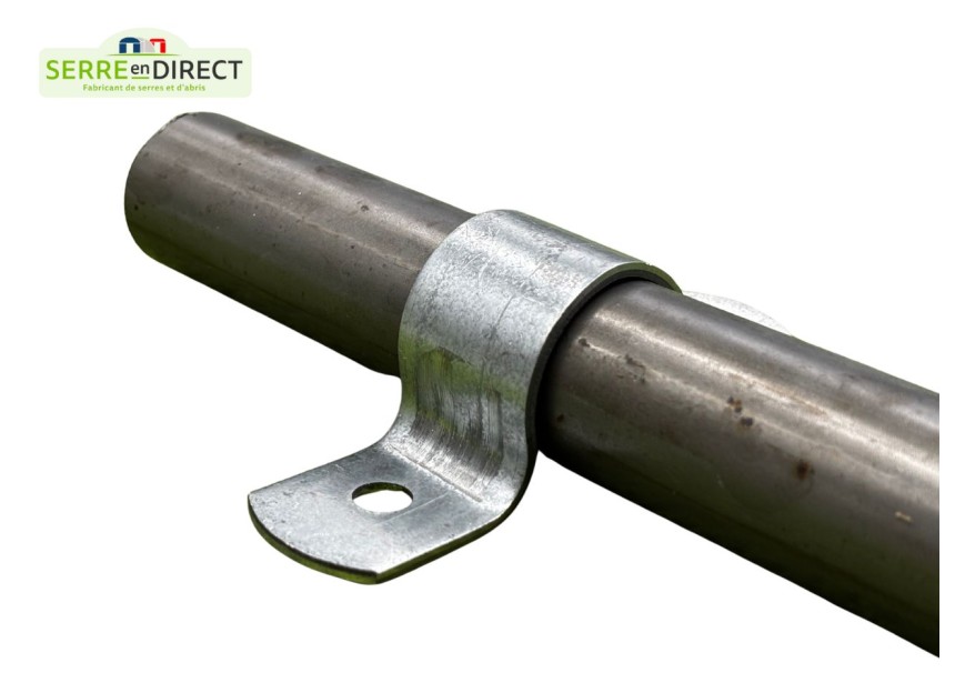 collier oméga sur arceau de serre de jardin