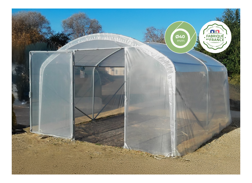 serre de jardin dolmen 330 en situation dans un jardin