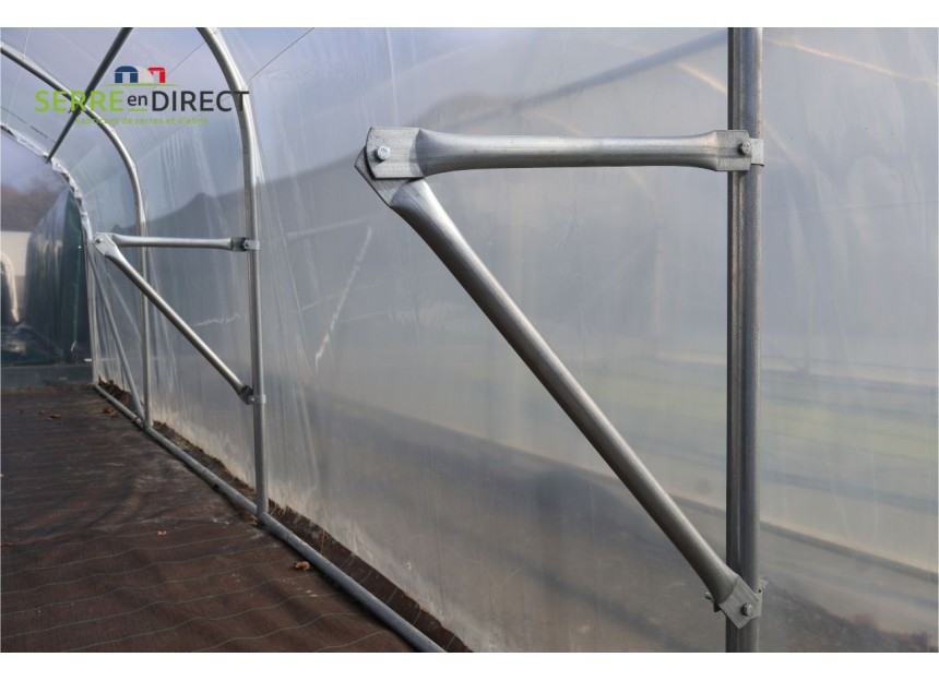 support de table dans une serre de jardin