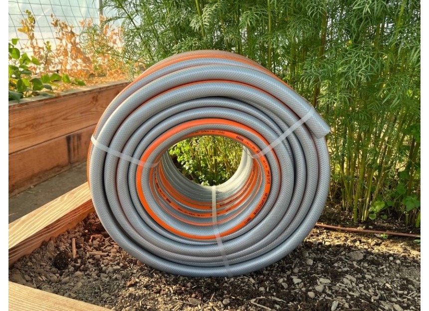 Tuyau Claber Silver Elegant Plus Ø 19 mm 50 m dans la serre de jardin