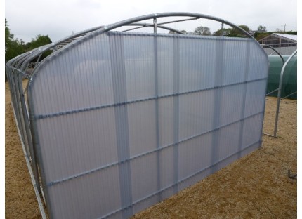 Pignon fermé en tôles Ondex pour tunnel de stockage agricole
